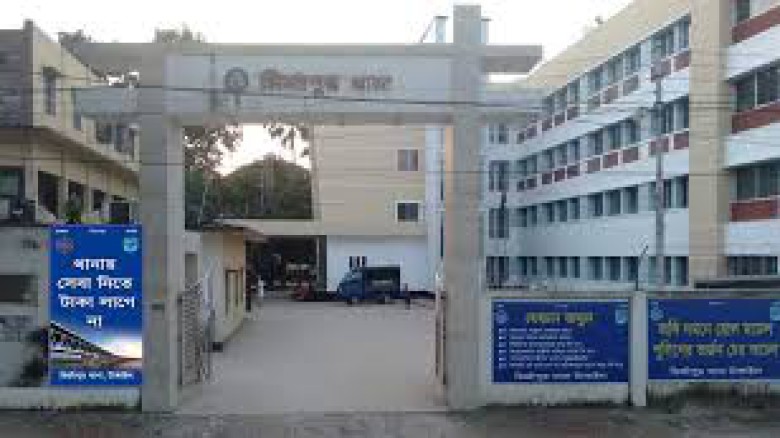 মির্জাপুরে ডিবি পুলিশ পরিচয়ে এক স্বর্ণ ব্যবসায়ী ও তাঁর গাড়ি 
