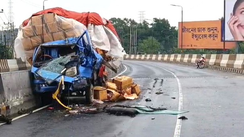 টাঙ্গাইলে ট্রাক-পিক আপভ্যানের সংঘর্ষে ২ জন নিহত
