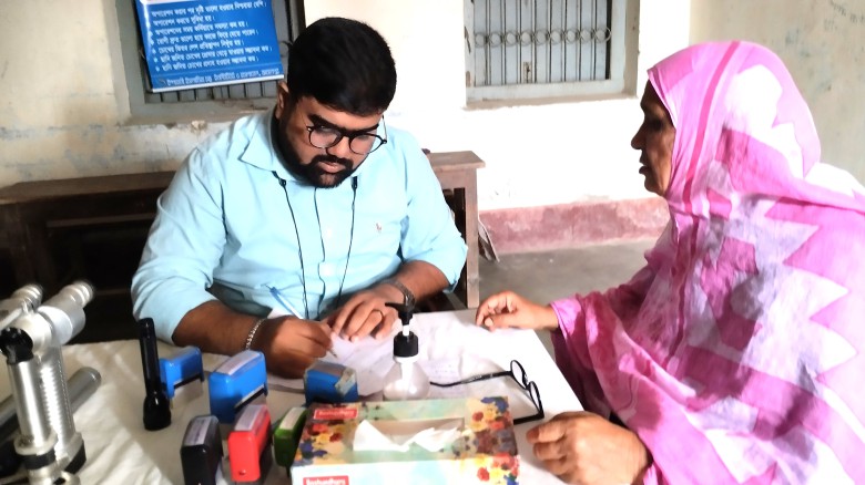 কালিহাতীতে বিনামূল্যে চক্ষু শিবির ও ছানি অপারেশন...