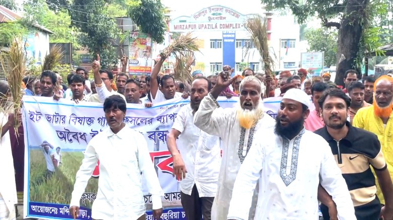 মির্জাপুরে ক্ষতিগ্রস্ত কৃষকদের বিক্ষোভ মানববন্ধন