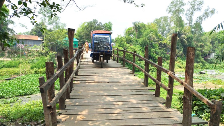 স্বাধীনতার ৫৫ বছরেও হয়নি সেতু, ২০ গ্রামের ভরসা নড়বড়ে সাঁকো