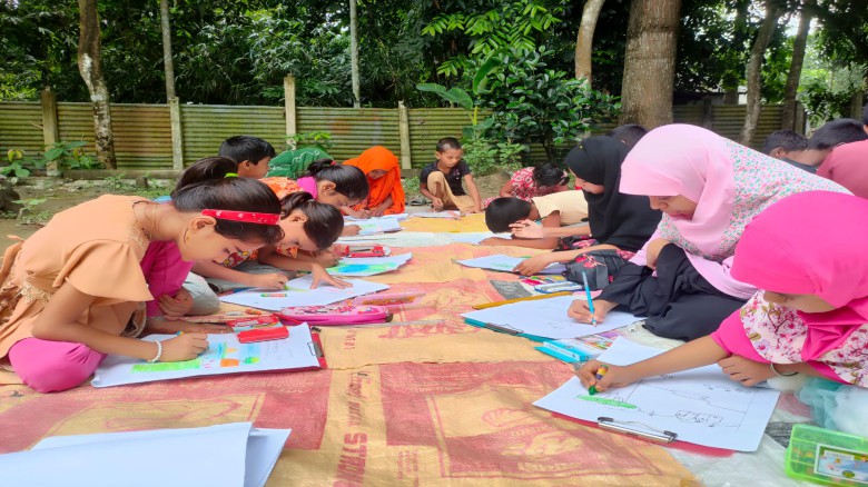 টাঙ্গাইলে  শিশুদের চিত্রাংকনে উঠে এলো বর্ষার সৌন্দর্য
