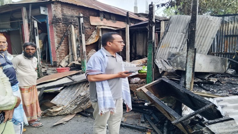 মধুপুরে ভয়াবহ অগ্নিকাণ্ডে বসতবাড়ী ও দোকান পুড়ে ছাই