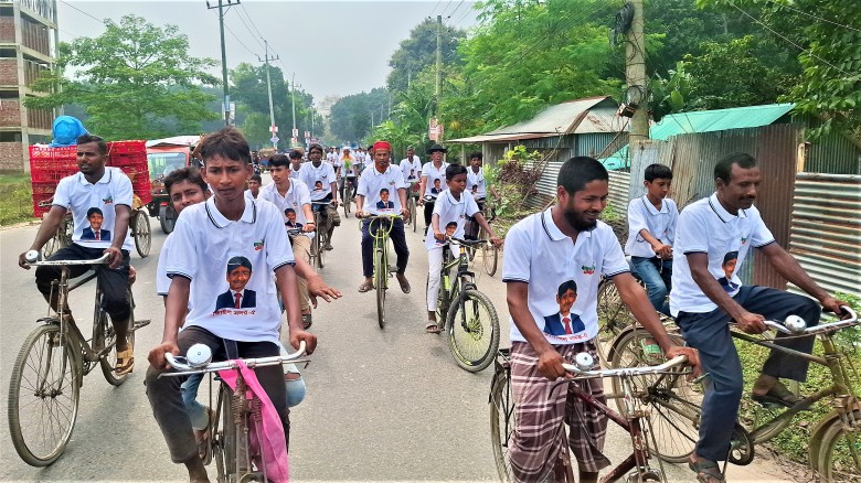 টাঙ্গাইলে নির্বাচনী প্রচারণায় চরবাসীর বাইসাইকেল শোভাযাত্রা