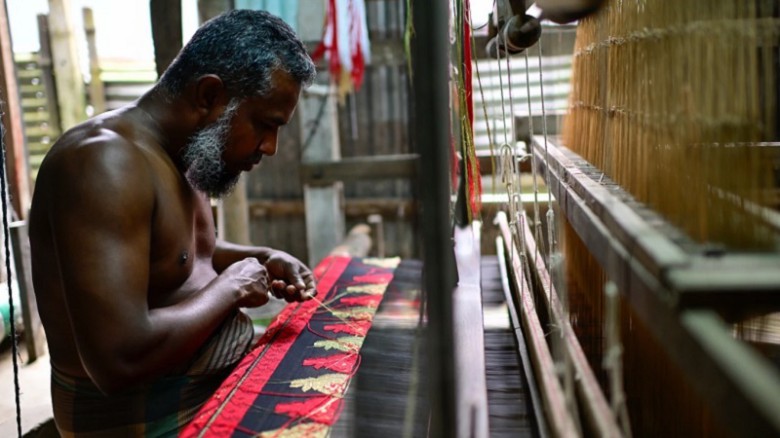 উনেস্কোর সাংস্কৃতিক ঐতিহ্যের স্বীকৃতি পেল ‘টাঙ্গাইল শাড়ি বুন