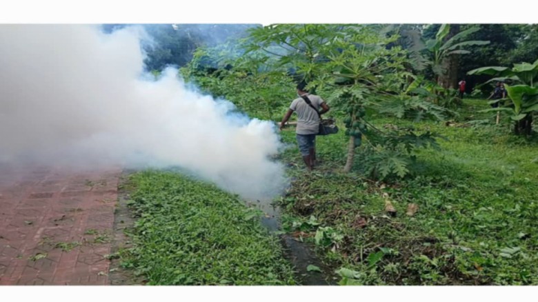 টাঙ্গাইল জেলা কারাগারে পরিচ্ছন্নতা ও মশক নিধন কার্যক্রম করছে