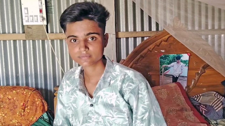 একরাতেই রুমি হয়ে গেলো রাফি, এলাকায় চাঞ্চল্য...