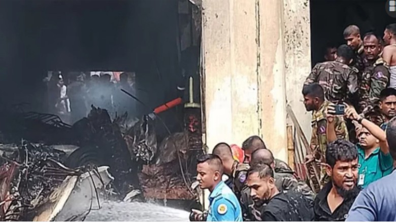 ঢাকায় স্কুলে বিমান বিধ্বস্ত ॥ হতাহত অনেক