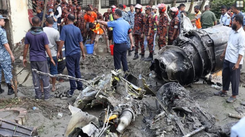 ঢাকায় স্কুলে বিমান বিধ্বস্ত ॥ নিহত ২০ ॥ চিকিৎসাধীন ১৭১