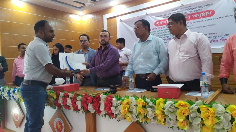 মধুপুরে মেধাবী ৪০ শিক্ষার্থীর মাঝে পুরস্কার বিতরণ