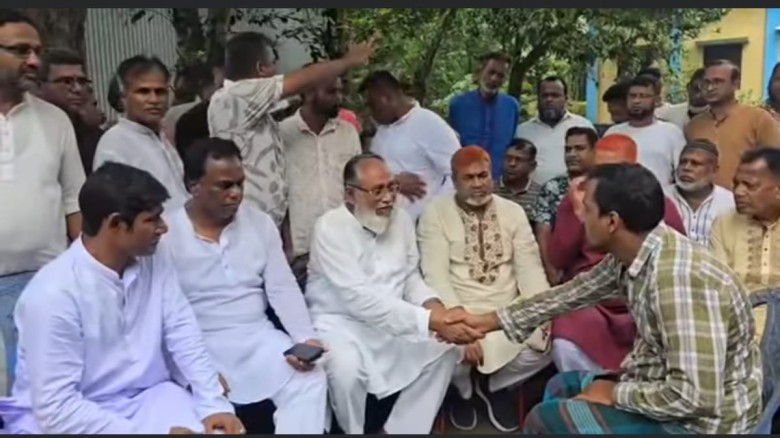 উত্তরায় বিমান বিধ্বস্ত: সখীপুরে হুমায়রার কবর জিয়ারত করলেন বি