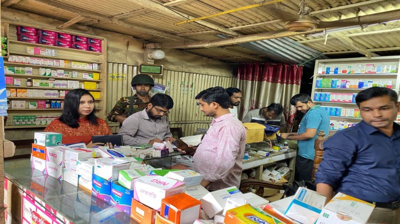 মধুপুরে  ঔষধ ও কসমেটিকসের দোকানে জরিমানা