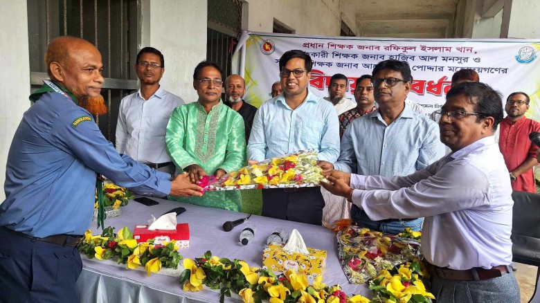 মির্জাপুরে ৩ শিক্ষককের বিদায় আবেগঘন পরিবেশের সৃষ্টি