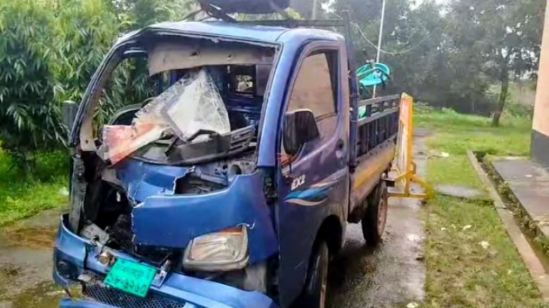 টাঙ্গাইলের ধনবাড়িতে সড়ক দুর্ঘটনায় তিনজন নিহত