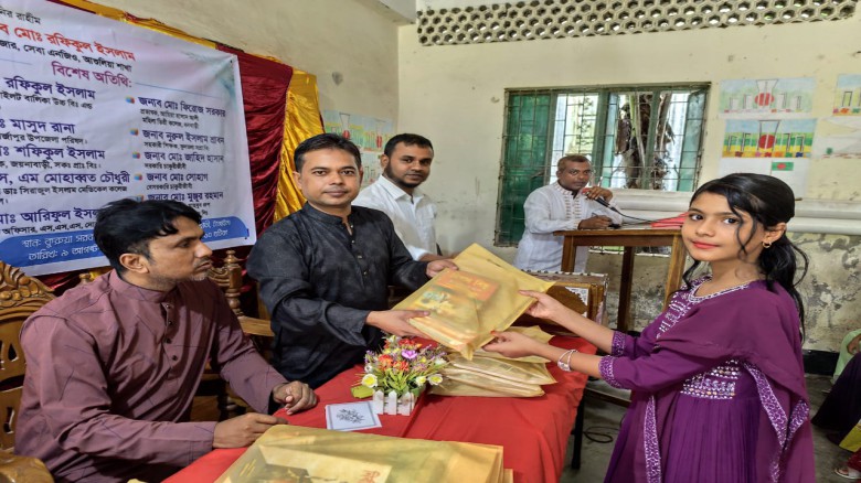 কালিহাতীতে শিক্ষা উপকরণ বিতরণ