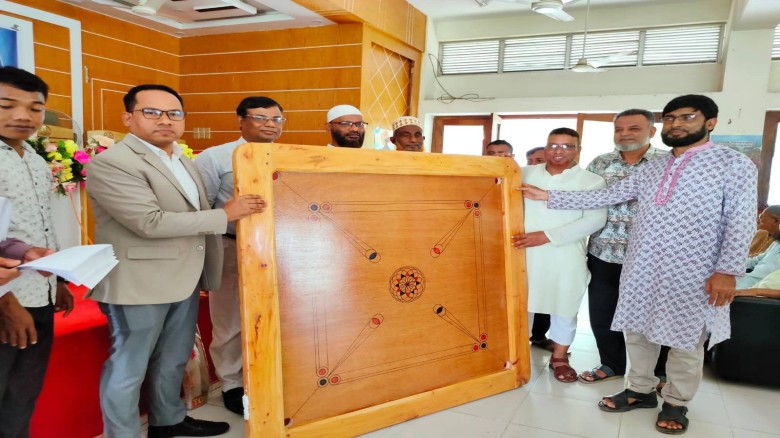 টাঙ্গাইলের মধুপুরে বিভিন্ন শিক্ষা প্রতিষ্ঠানে ক্রীড়া সামগ্রী