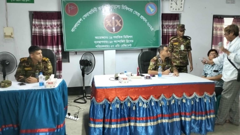 ভূঞাপুর সেনা ক্যাম্পে দিনব্যাপী ফ্রী চিকিৎসা সেবা ও ঔষধ বিতর
