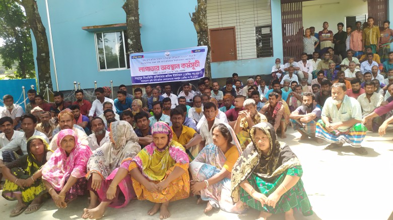 মধুপুরে বিএডিসি শ্রমিকদের দাবী বাস্তবায়নে   রাস্তা অবরোধ অবস