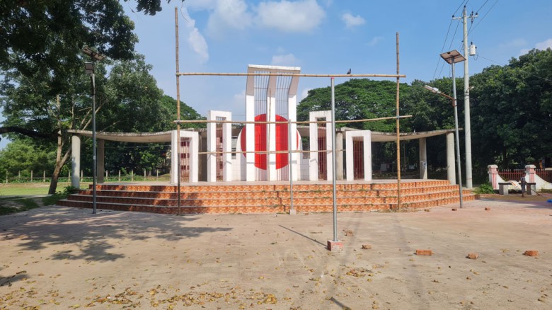 টাঙ্গাইলে মুখোমুখি কাদেরিয়া বাহিনী ও ছাত্র সমাবেশ, ১৪৪ ধারা 