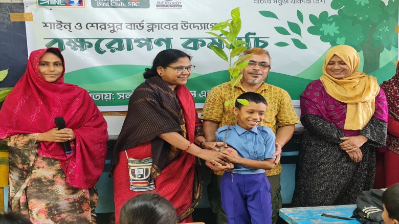 শেরপুরে শাইন্ ও বার্ড ক্লাবের উদ্যোগে  শিক্ষার্থীদের মধ্যে গ