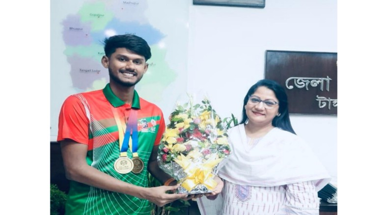 বিশ্ব চ্যাম্পিয়ন স্বর্ণপদক জয়ী বাকপ্রতিবন্ধী স্মরণের পাশে টা