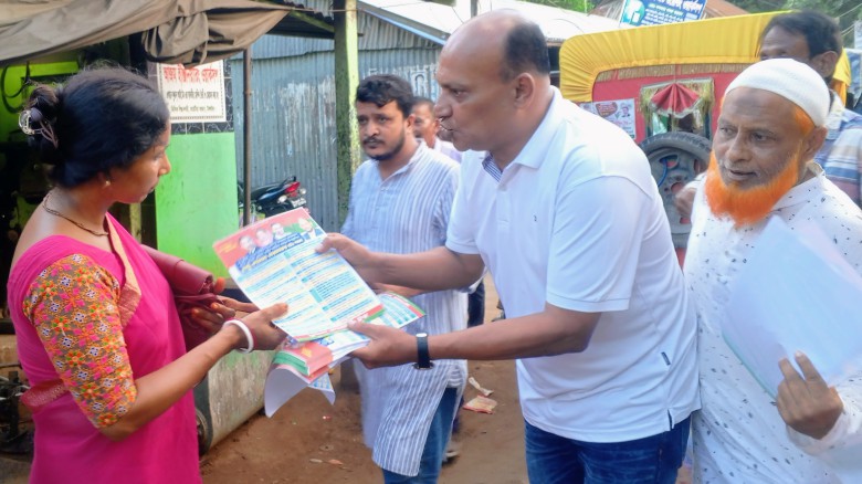 টাঙ্গাইলে করটিয়া ইউনিয়নের তারুটিয়া হাটে টুকুর পক্ষে জনসচে