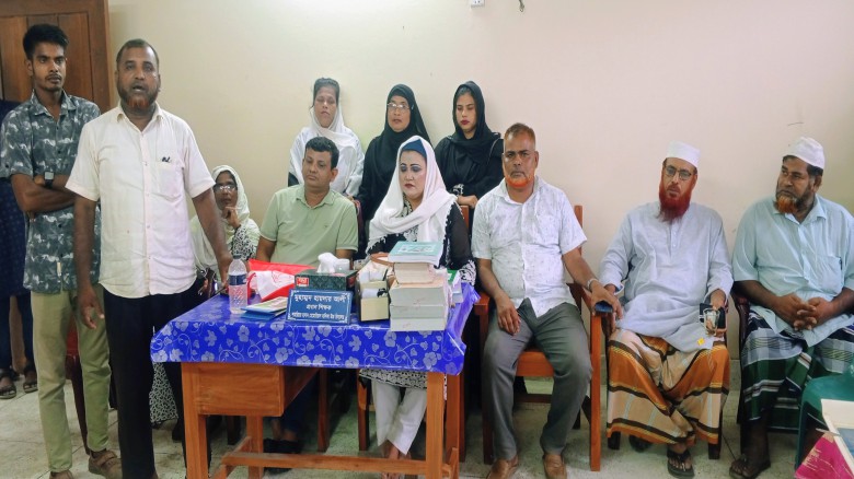 টাঙ্গাইলে মহিলাদল নেত্রী এডভোকেট মমতাজ করিমের নেতৃত্বে নির্ব