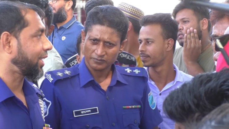 ঘুষ নিলে ৬৫ হাজার।। ভাগে পাইল ৮হাজার