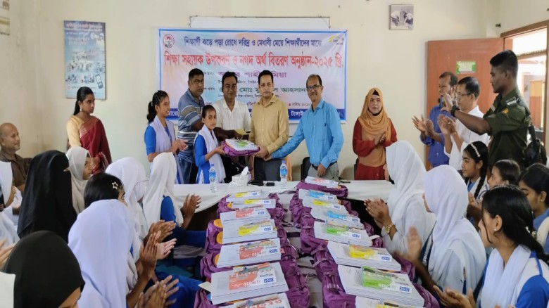 শিক্ষার্থী ঝরে পড়া রোধে দরিদ্র ও মেধাবী মেয়ে শিক্ষার্থীদের ম