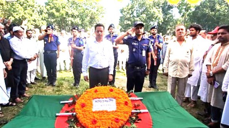 রাষ্ট্রীয় মর্যাদায় বীর মুক্তিযোদ্ধা হামিদুল হক মোহনের দাফন
