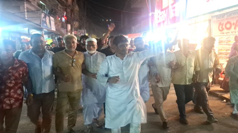 টাঙ্গাইলে ৩১ দফার লিফলেট বিতরণ করলেন ফরহাদ ইকবাল