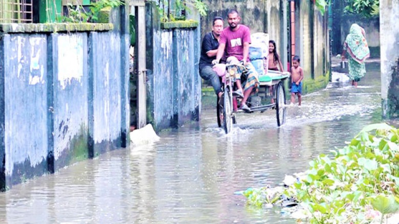 টাঙ্গাইলে দিনভর টানা বৃষ্টিতে জনজীবন বিপর্যস্ত