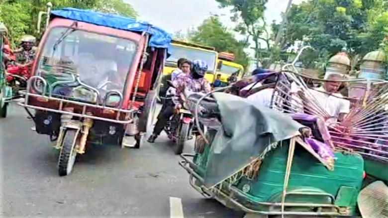 কালিহাতীতে ট্রাক-সিএনজি সংঘর্ষে নারীর মৃত্যু