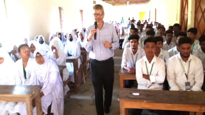 প্রতিটি শিক্ষার্থীকে পরিপূর্ণ মানুষ হয়ে পিতা-মাতা ও সমাজকে উ