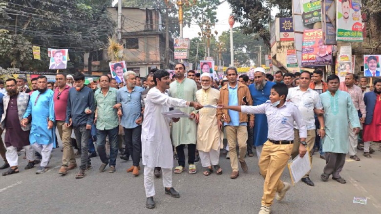 টাঙ্গাইলে বিএনপি'র ৩১ দফা বাস্তবায়নে ফরহাদ ইকবালের লিফলেট বি