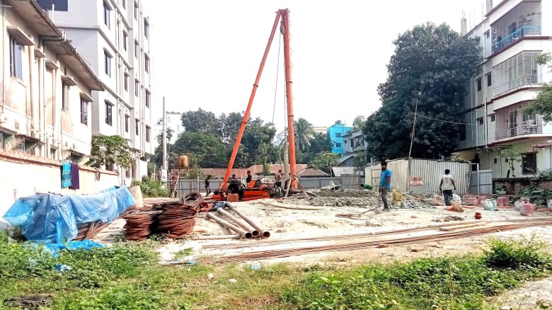 টাঙ্গাইলে প্ল্যানবিহীন ‘মক্কা টাওয়ার’ নির্মাণে চরম ভোগান্তি,