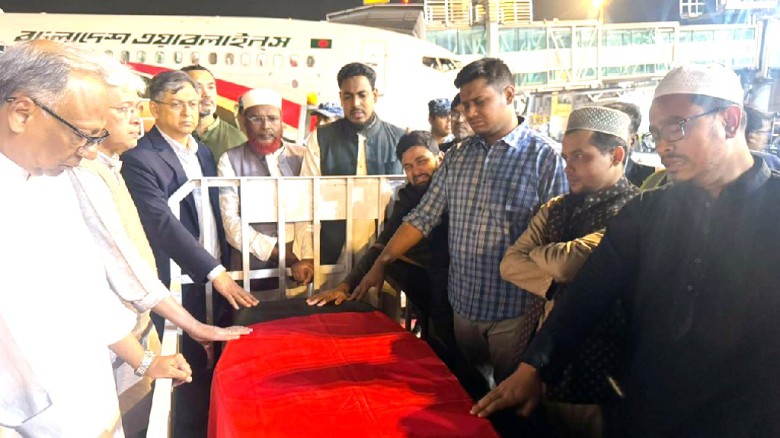 হাদি হত্যার বিচারের দাবিতে উত্তাল দেশ