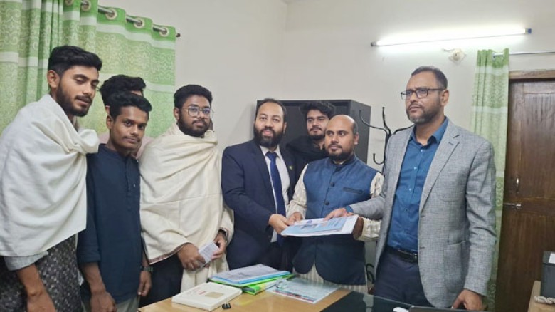 মনোনয়ন ফরম উত্তোলন করলেন এনসিপির রাসেল