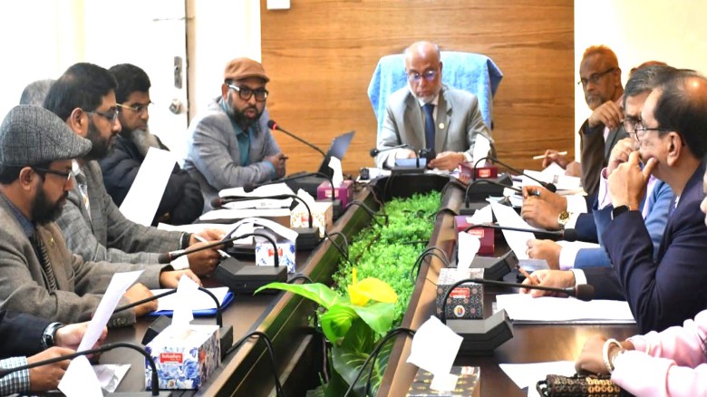 বাকৃবিতে আয় বৃদ্ধি ও ব্যয় হ্রাস বিষয়ক পর্যালোচনা সভায় ভিসি ফ