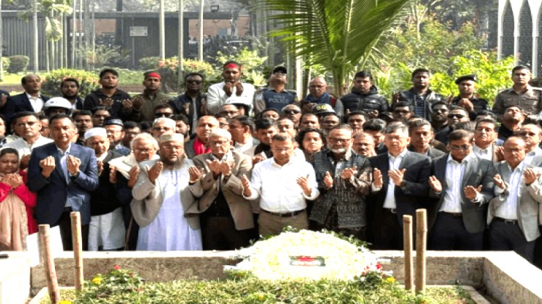 ওসমান হাদির কবর জিয়ারত করলেন তারেক রহমান