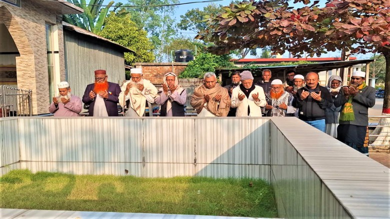 সখীপুরে প্রয়াত বরেণ্য ব্যক্তিদের কবর জিয়ারত করলেন সালাউদ্দিন...