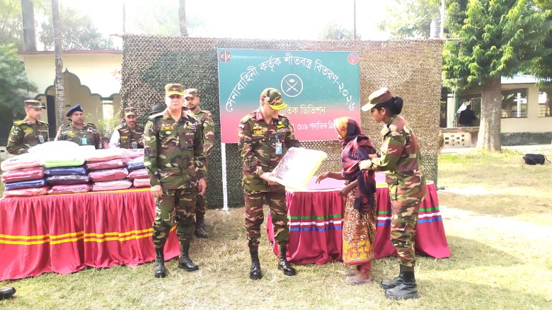 মধুপুরে সেনাবাহিনীর শীতবস্ত্র বিতরণ