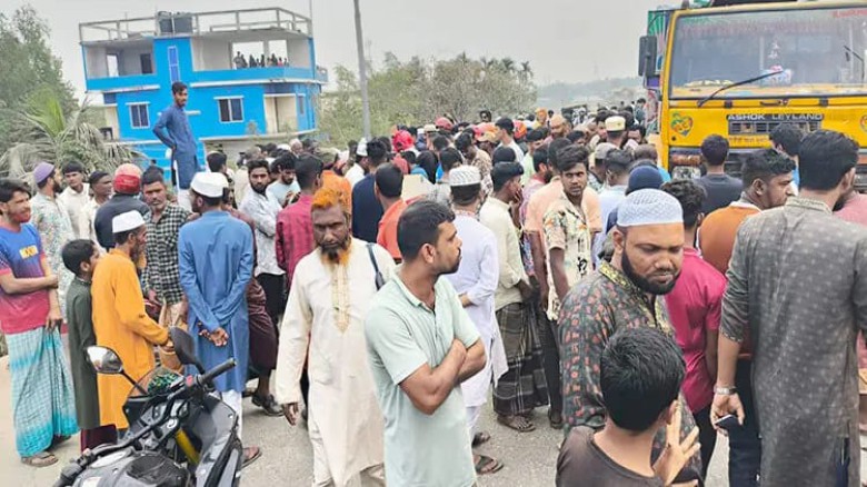 শেরপুরে ট্রাকচাপায় মোটরসাইকেল আরোহী বাবা-ছেলের মৃত্যু
