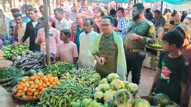 মধুপুরে নিত্যপণ্যের বাজার নিয়ন্ত্রণে মোবাইল কোর্ট পরিচালনা
