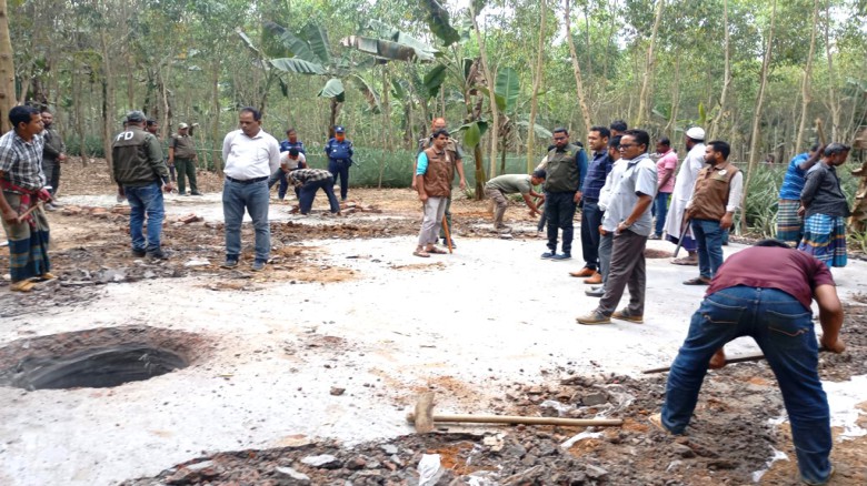 মধুপুরে শালবনের ভেতরে অবৈধ সীসা কারখানা গুঁড়িয়ে দিল ভ্রাম্যম