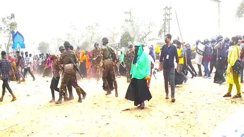 ভালুকায় বকেয়া বেতন ও ঈদ বোনাসের দাবিতে শ্রমিকদের মহাসড়ক অবরো