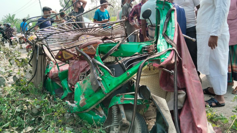 ধনবাড়ীতে বাসের ধাক্কায় প্রাণ গেল সিএনজি চালকসহ ৩ যাত্রীর!