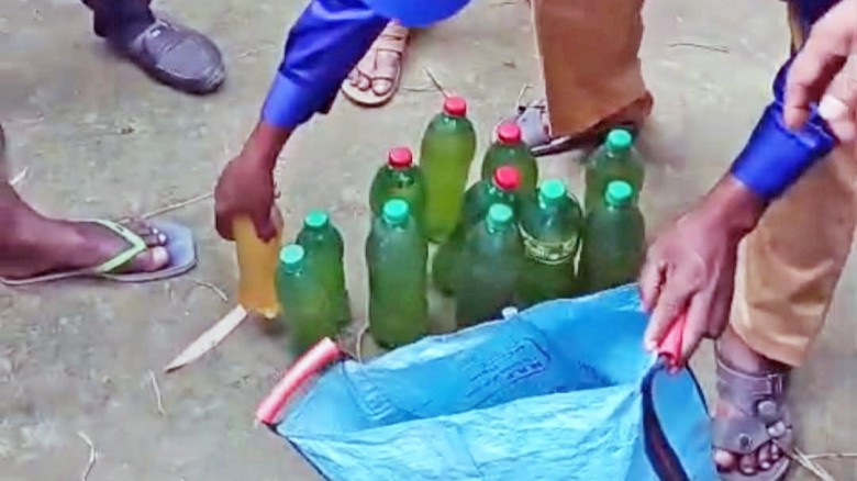 ছবির ক্যাপশন: 