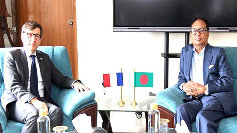 টেলিযোগাযোগ মন্ত্রী ফকির মাহবুব আনামের সঙ্গে ফ্রান্সের রাষ্ট