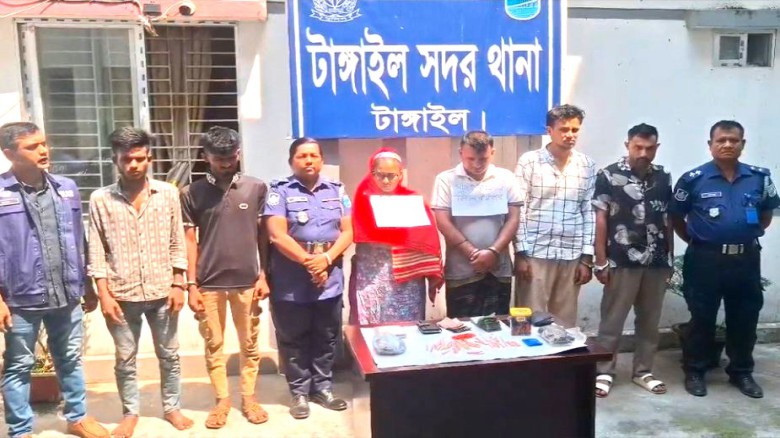 টাঙ্গাইল সদর থানায় মাদকবিরোধী অভিযানে ৬ জন গ্রেফতার, মোবাইল 